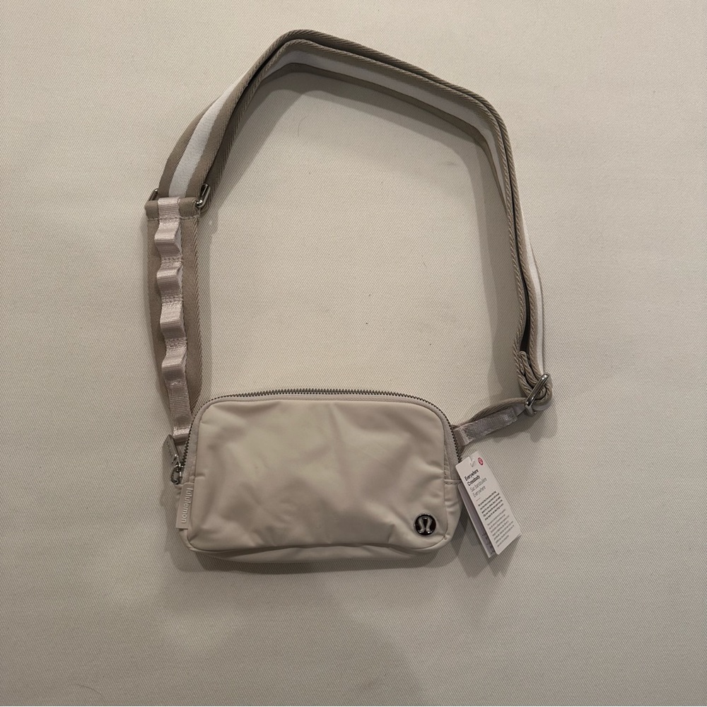 NWT Lululemon Everywhere Crossbody